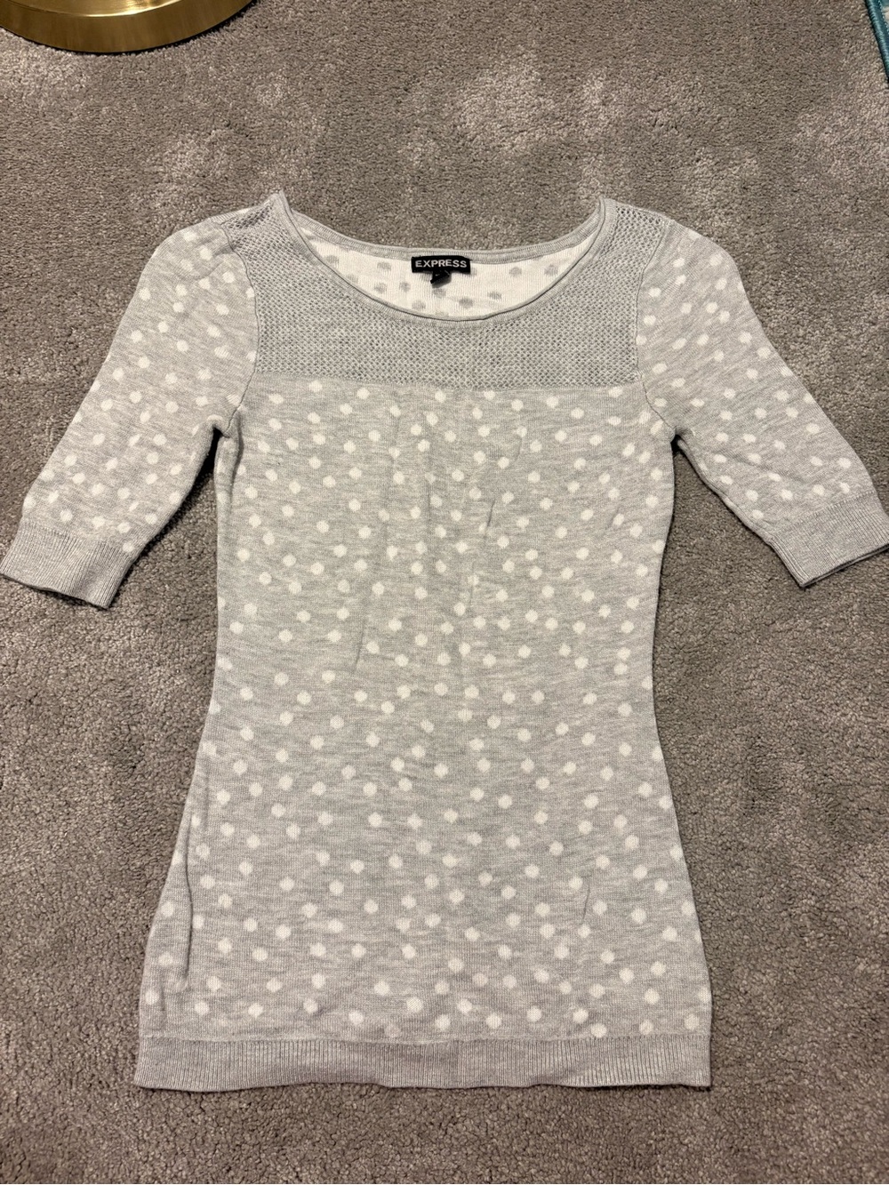 Vintage Express Light Gray Polka Dot Knit Top with Scoop Neck + quarter sleeves!